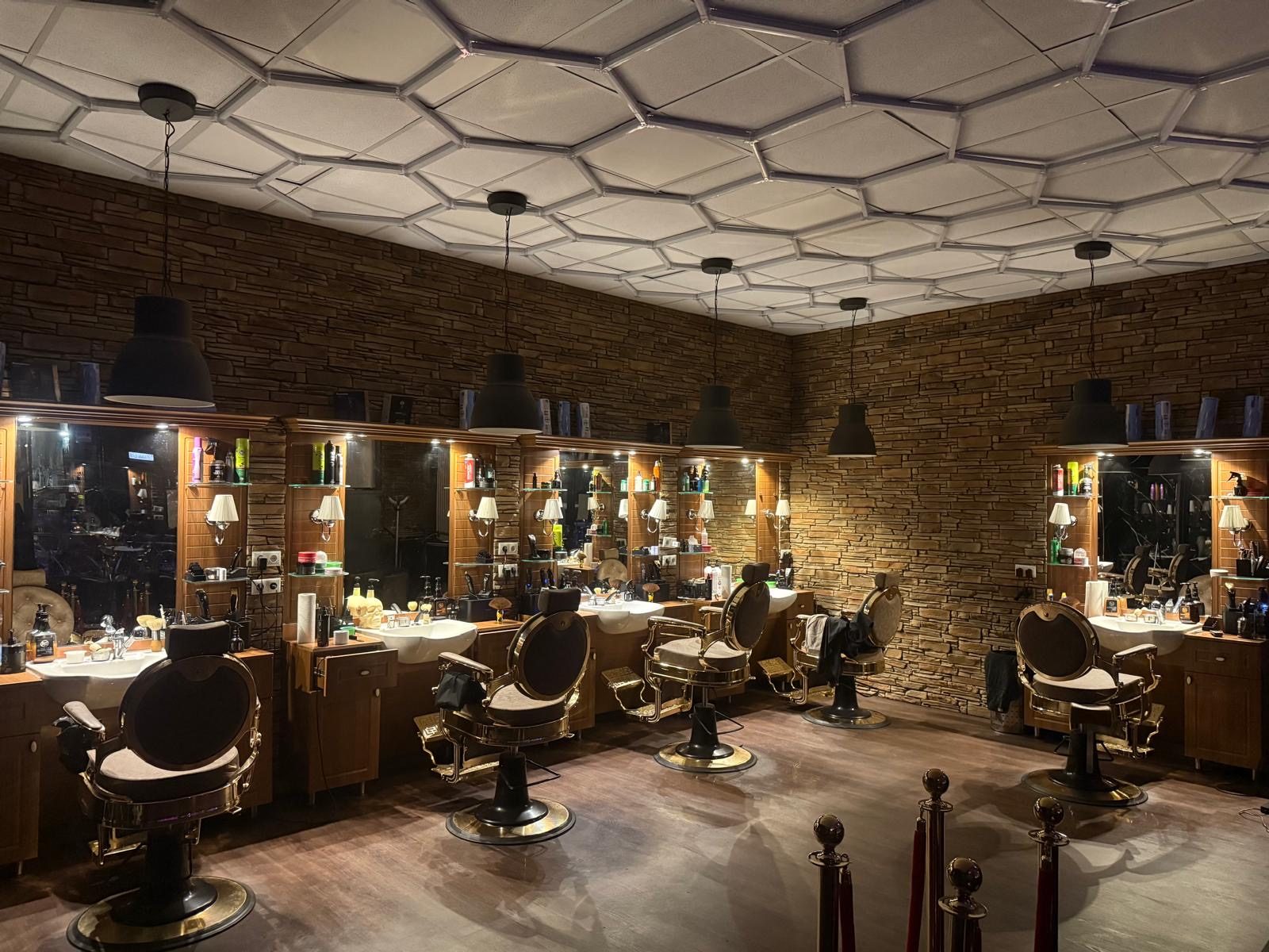Innenraum des Barbershops Cut & more